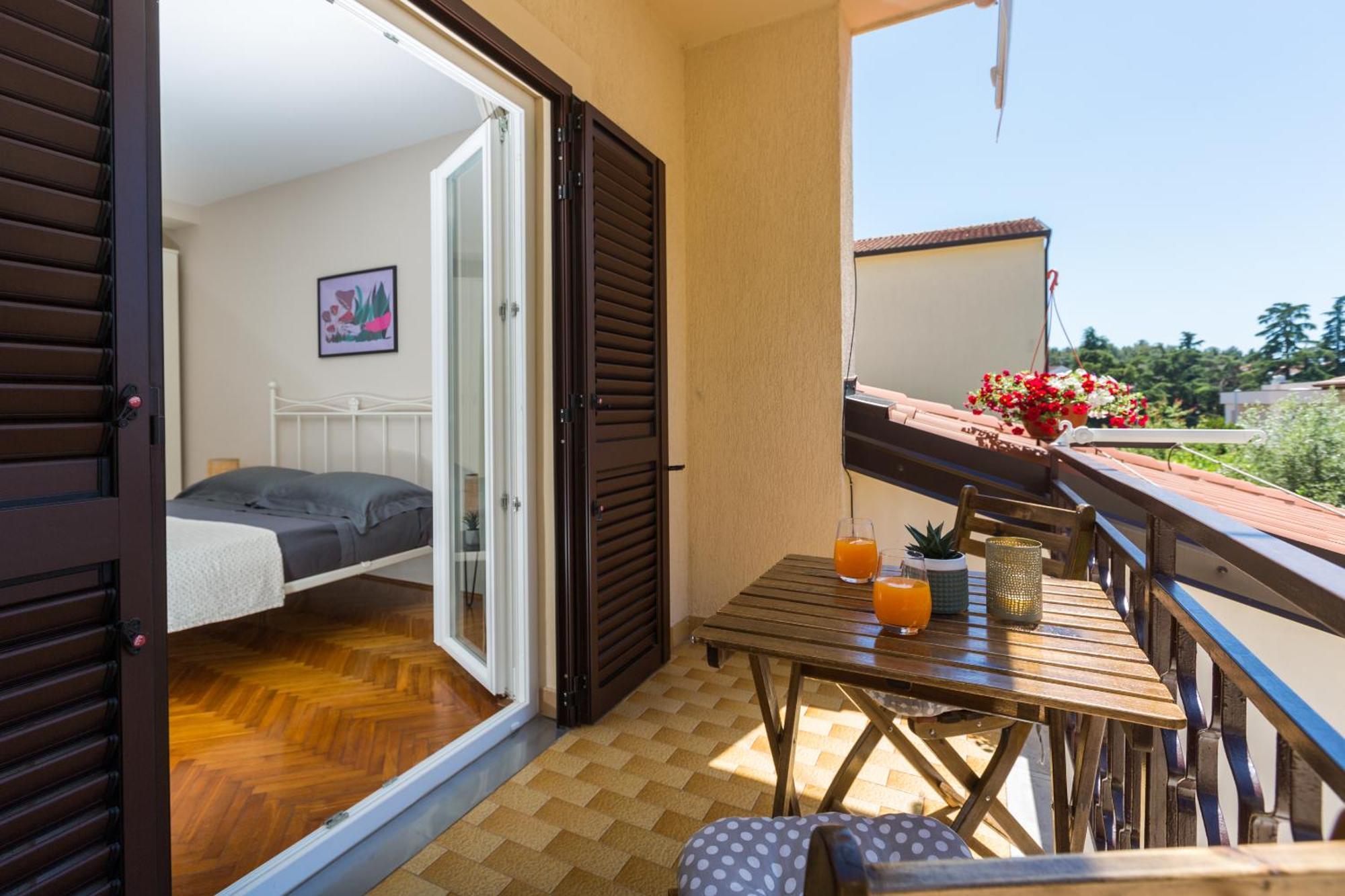 Apartment Oleandar Porec Exterior photo