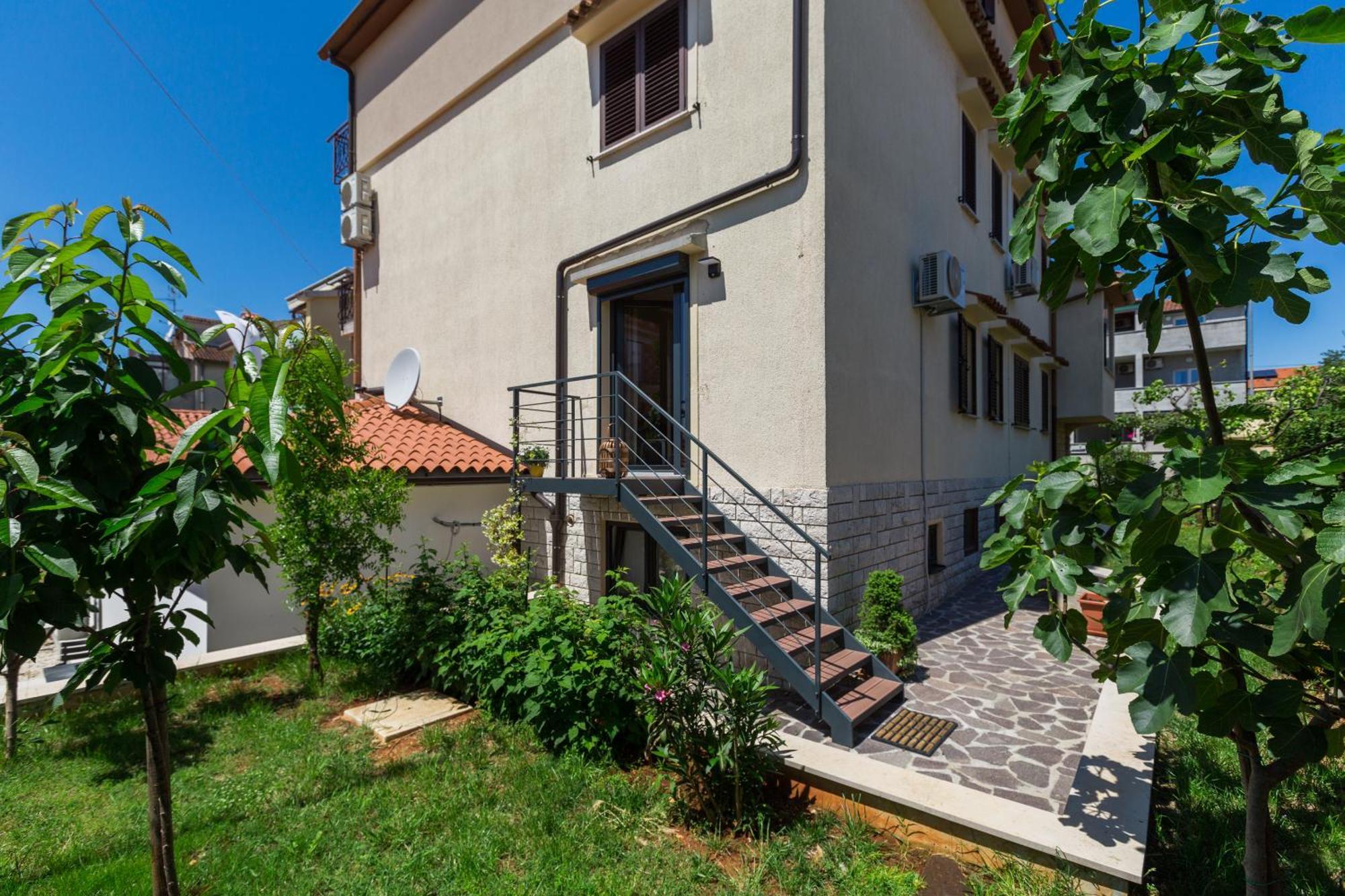 Apartment Oleandar Porec Exterior photo
